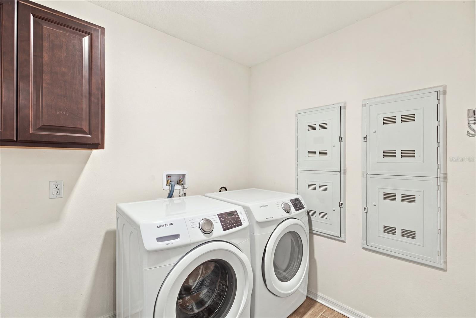 7945 OLIVE BROOK DR — photo 31