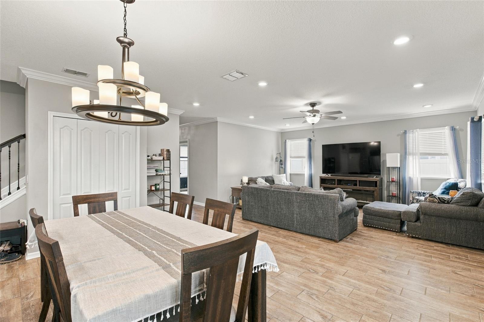 7945 OLIVE BROOK DR — photo 10