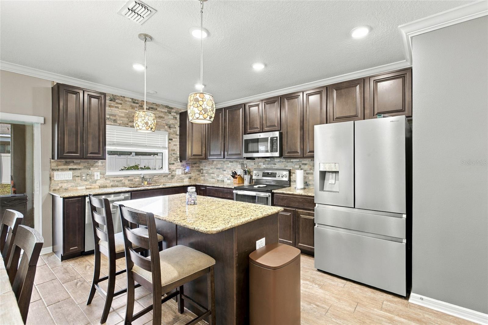 7945 OLIVE BROOK DR — photo 2
