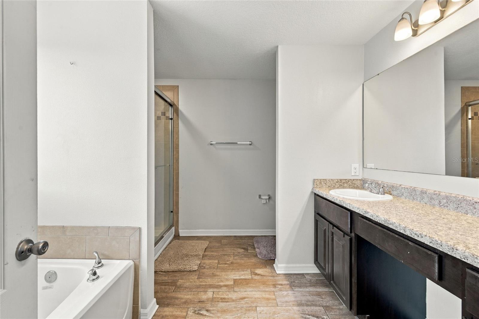 7945 OLIVE BROOK DR — photo 23