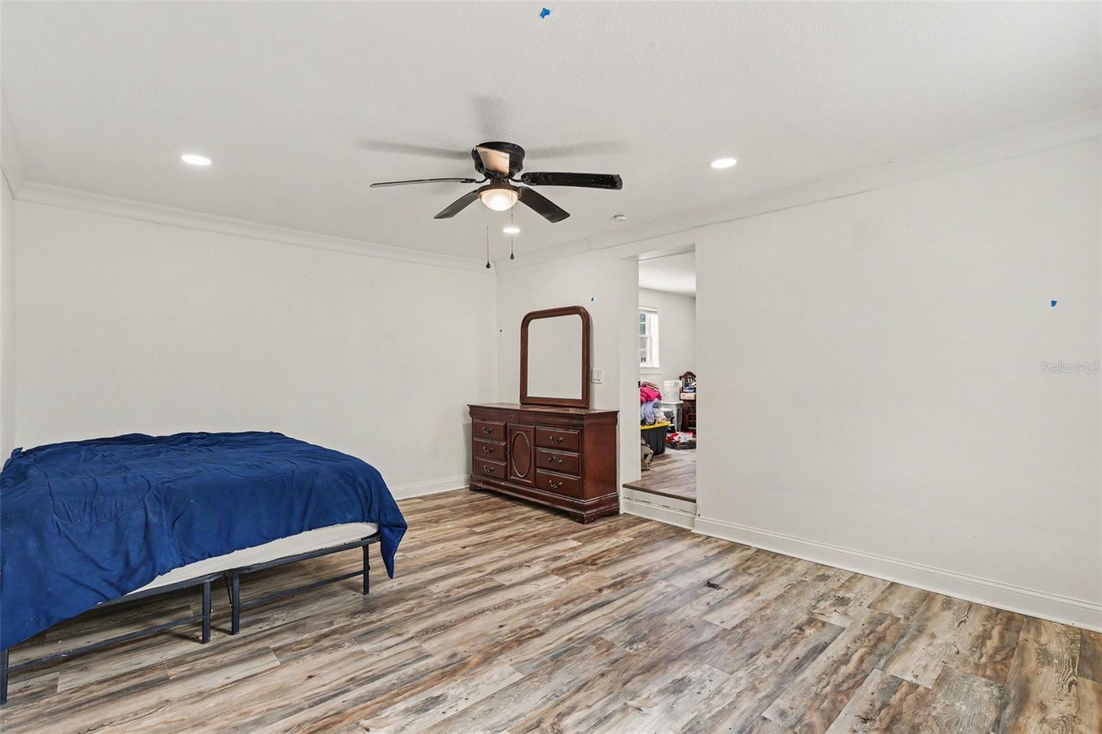 301 W CHELSEA ST — photo 15