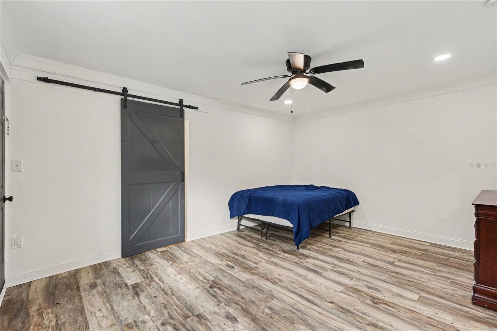 301 W CHELSEA ST — photo 16