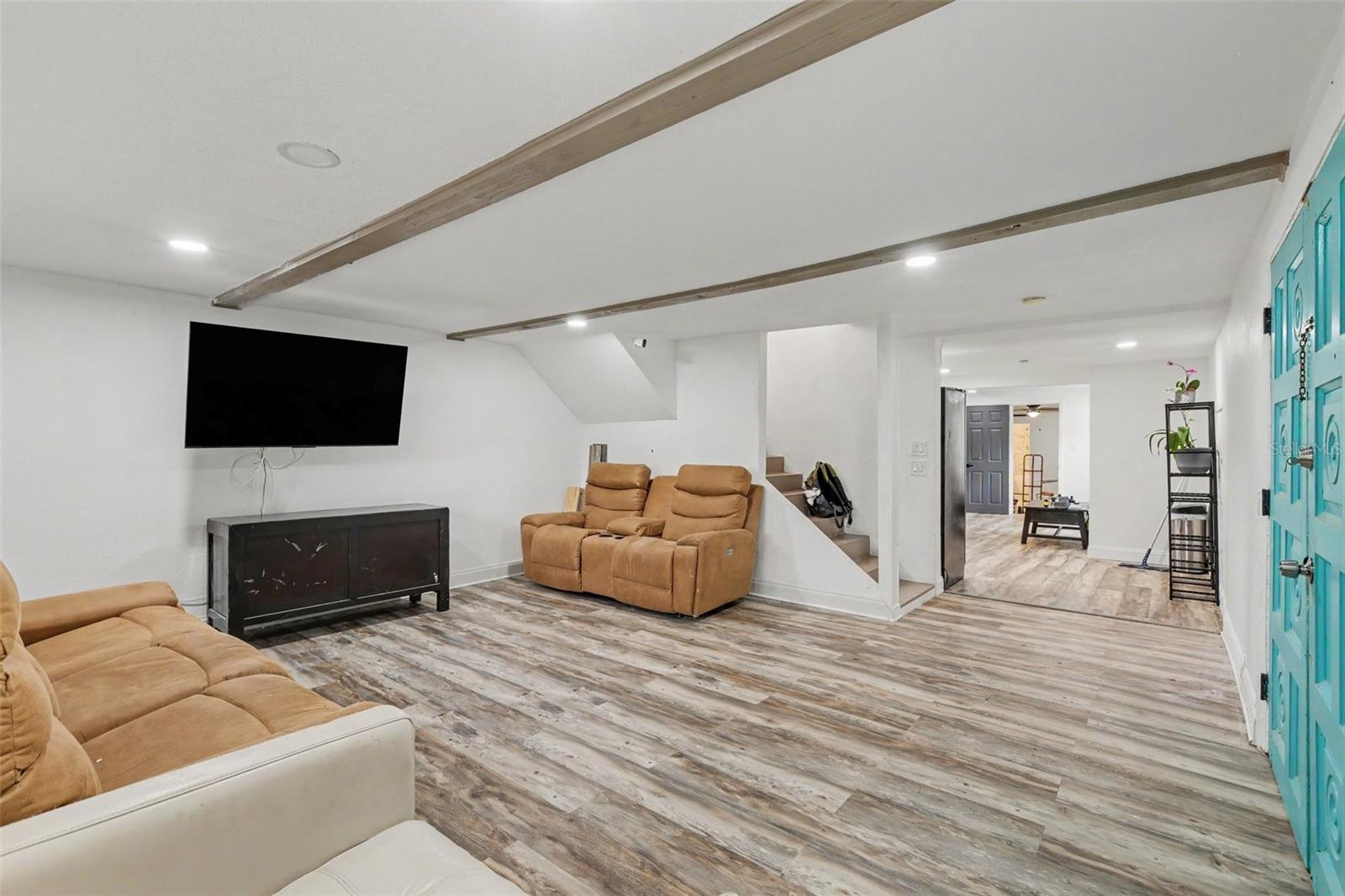 301 W CHELSEA ST — photo 6