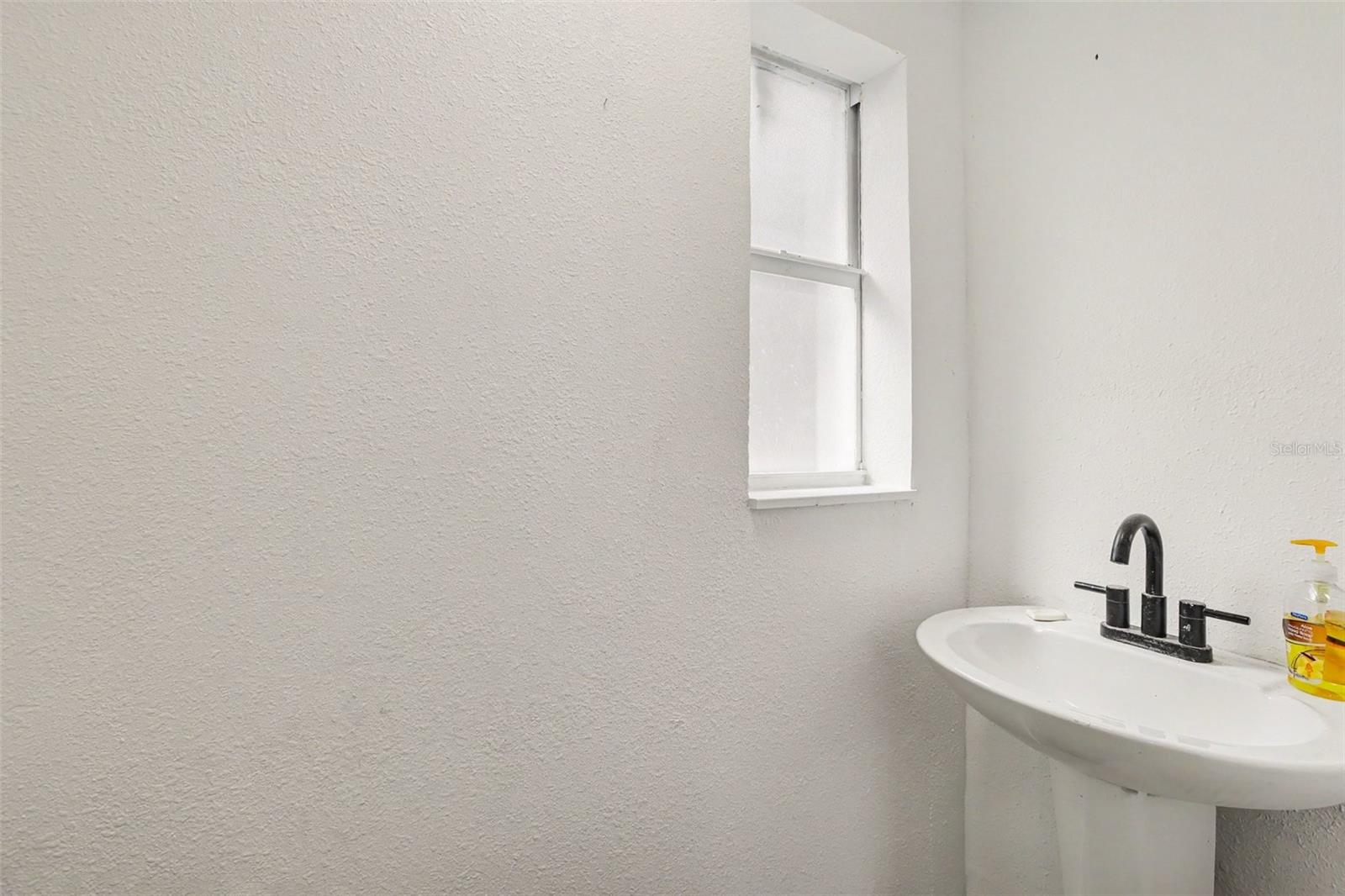301 W CHELSEA ST — photo 14