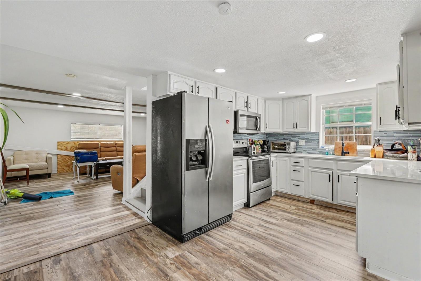 301 W CHELSEA ST — photo 13