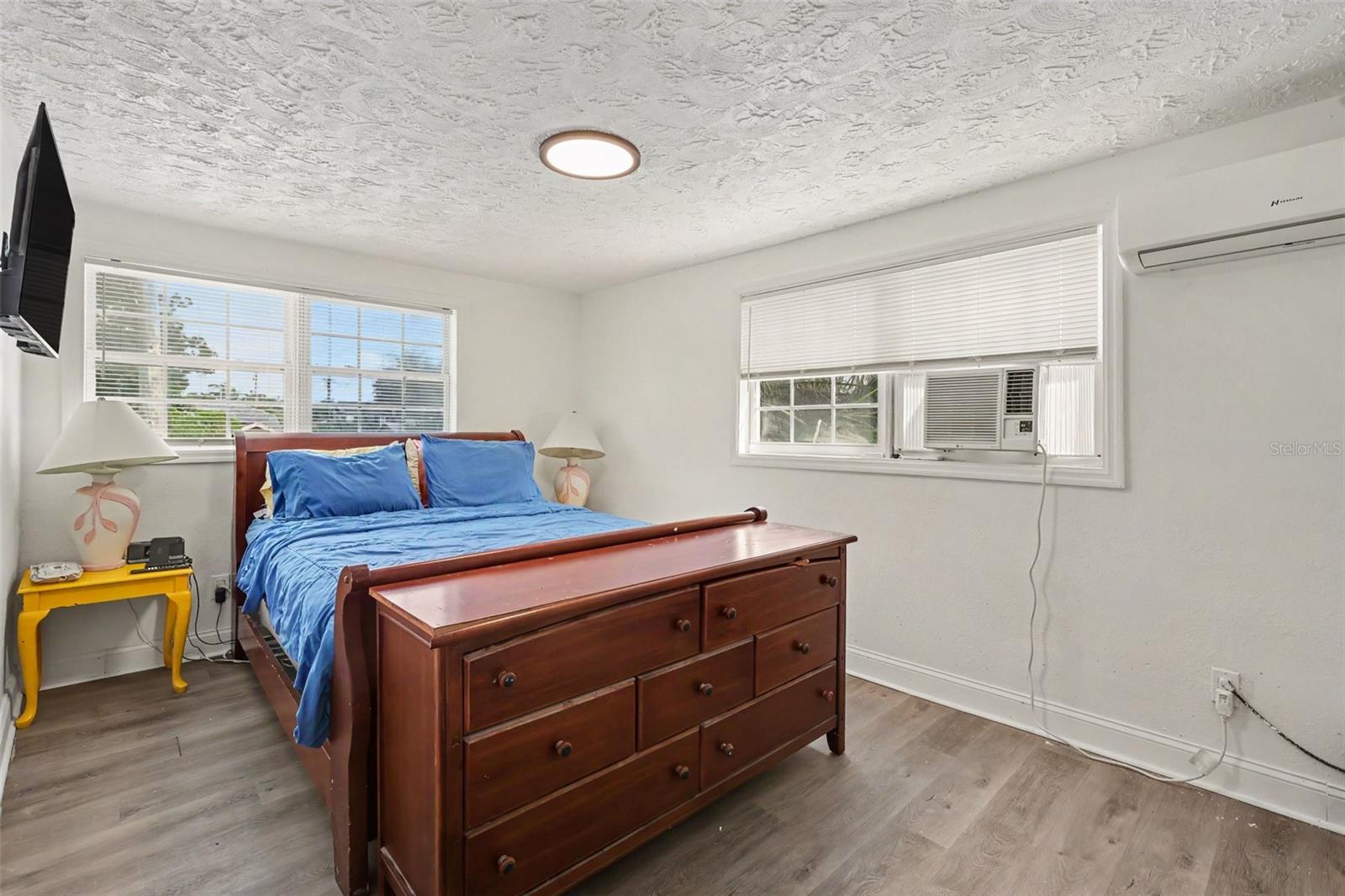 301 W CHELSEA ST — photo 22