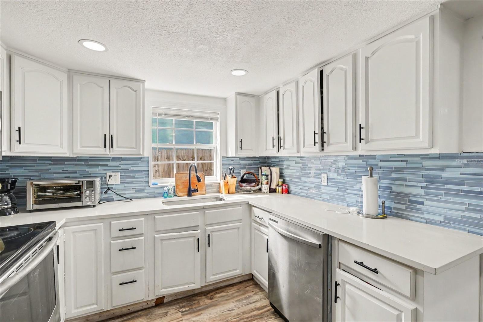 301 W CHELSEA ST — photo 11