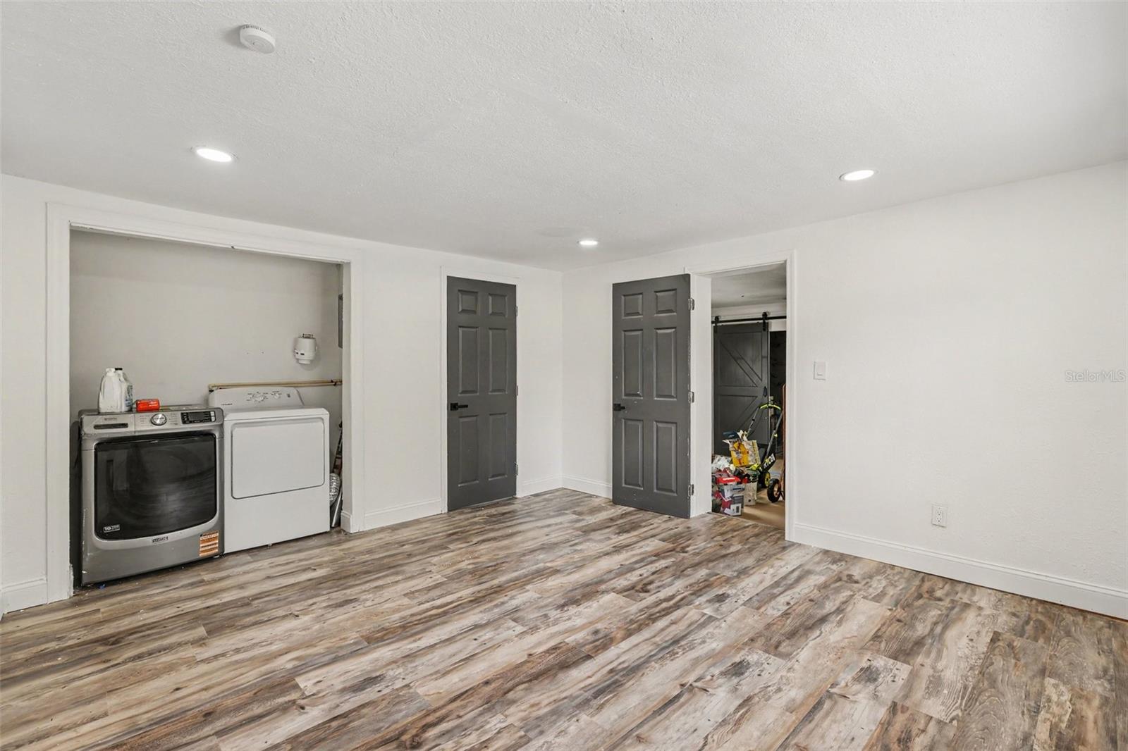 301 W CHELSEA ST — photo 9