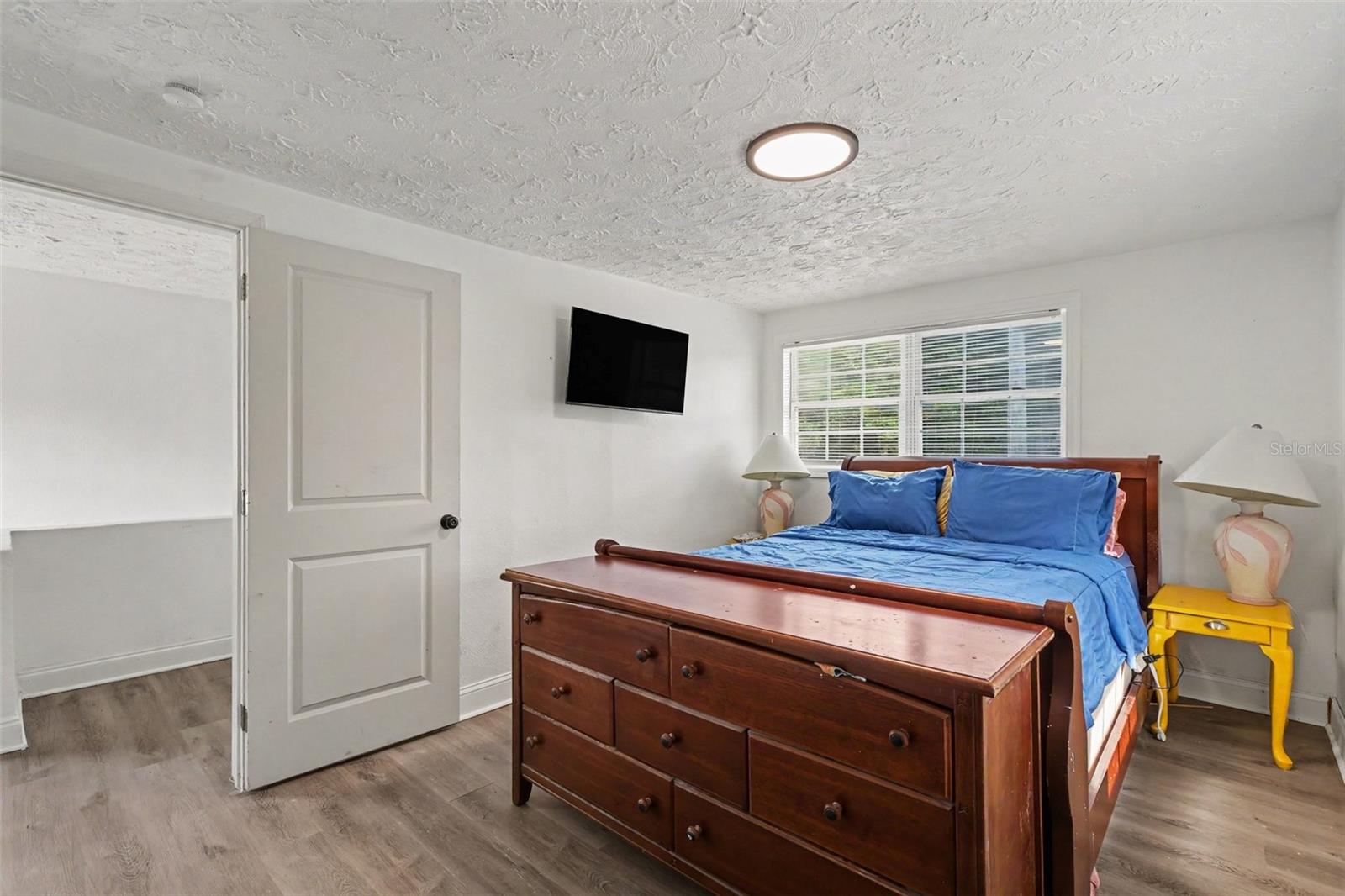 301 W CHELSEA ST — photo 23