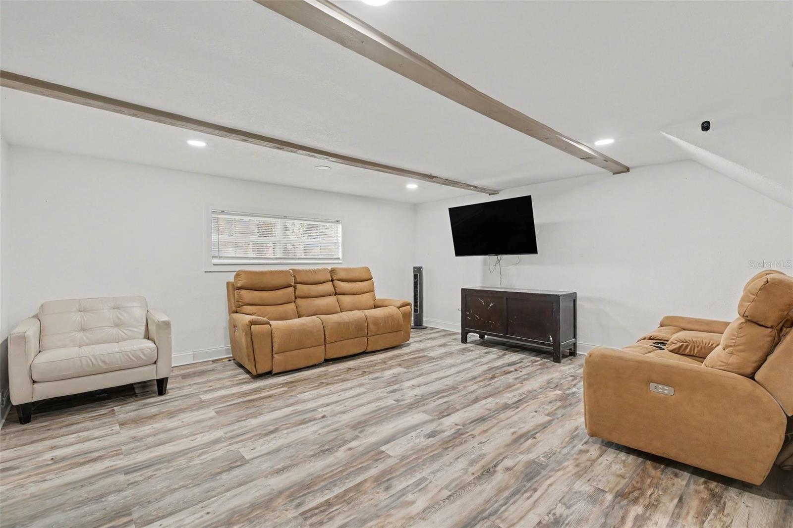 301 W CHELSEA ST — photo 7