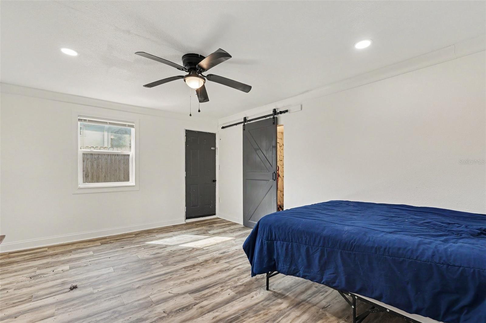 301 W CHELSEA ST — photo 17