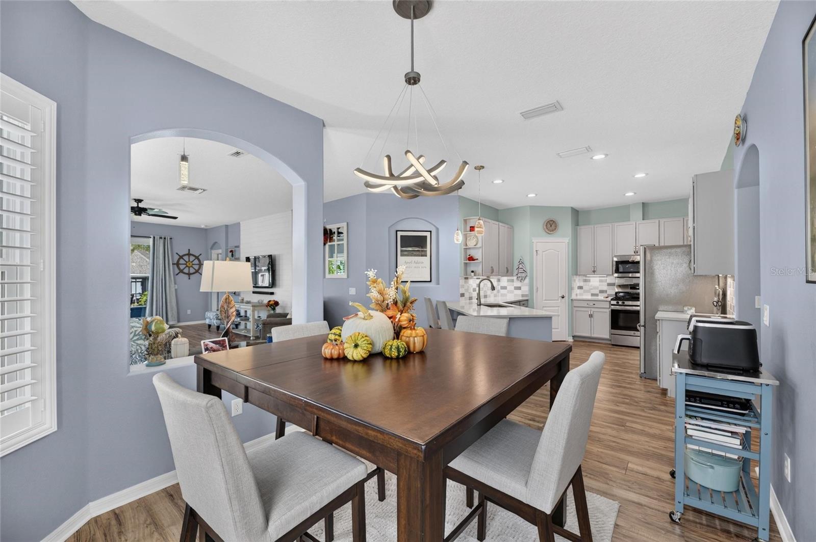 6817 SURREY OAK DR — photo 9