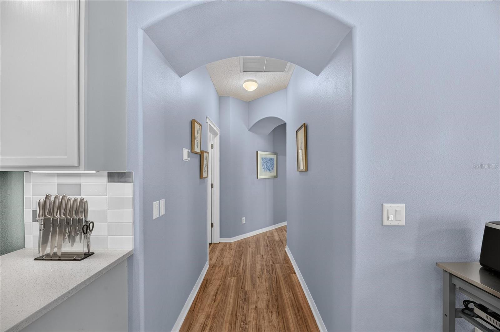 6817 SURREY OAK DR — photo 29