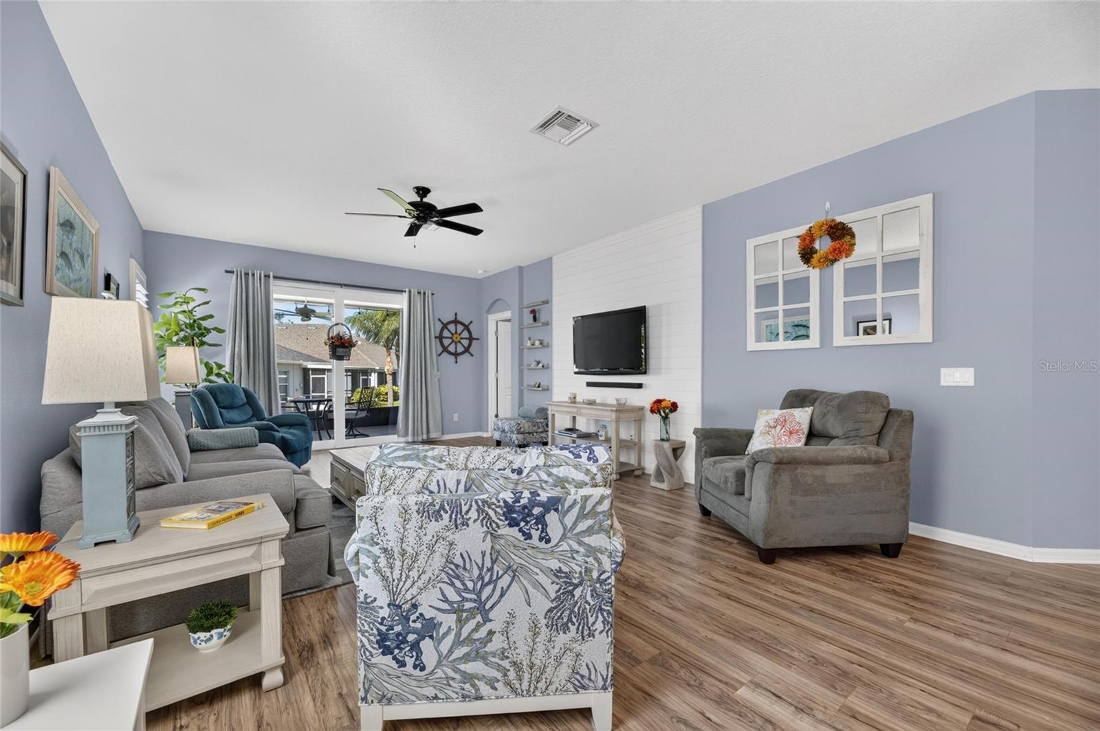 6817 SURREY OAK DR — photo 19