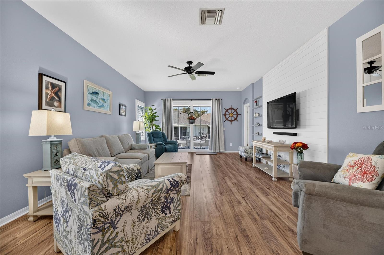 6817 SURREY OAK DR — photo 18