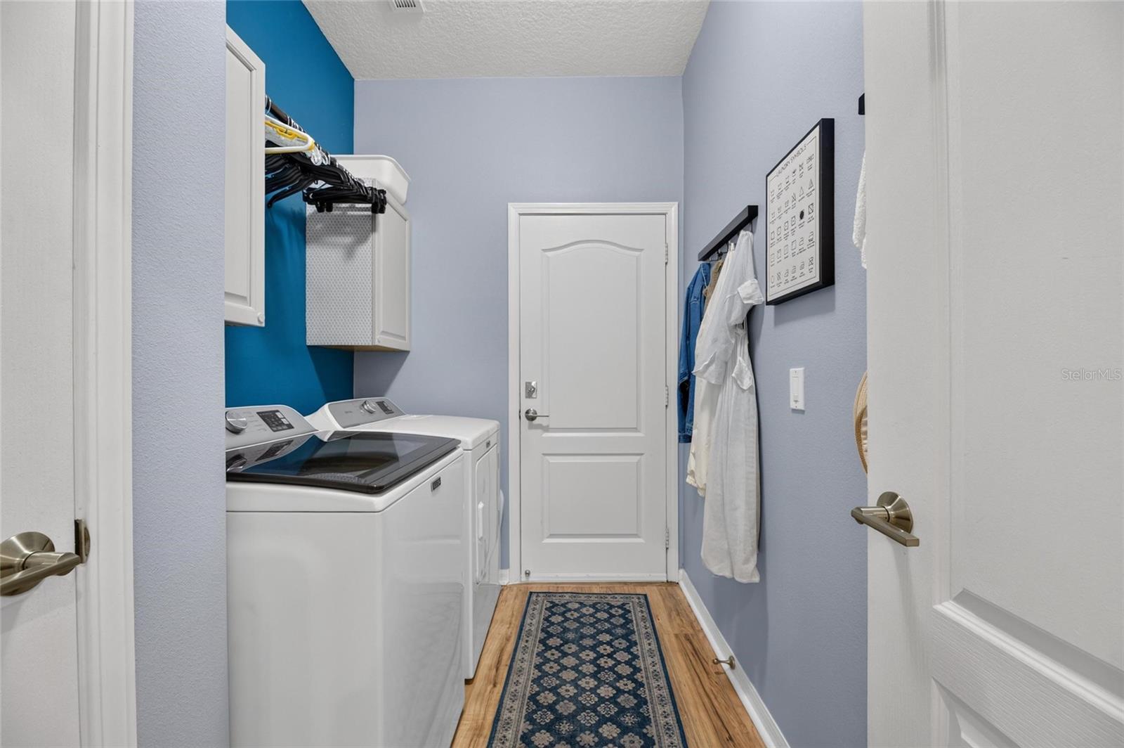 6817 SURREY OAK DR — photo 52