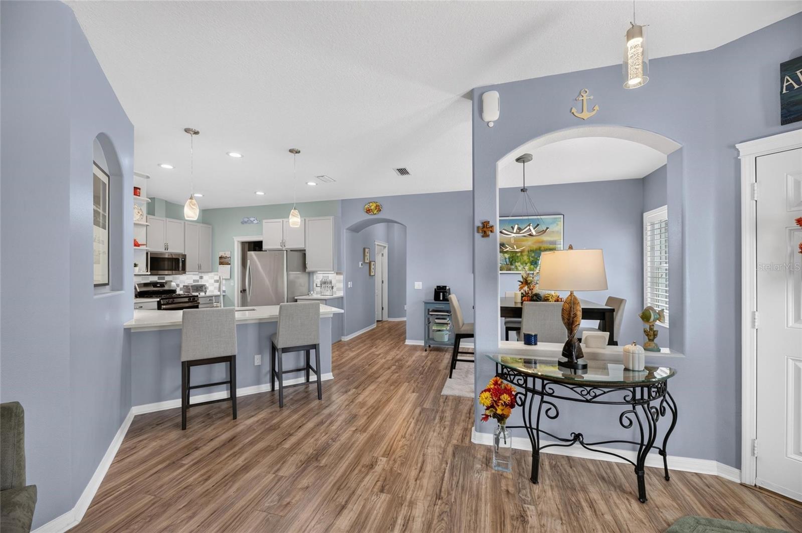 6817 SURREY OAK DR — photo 15