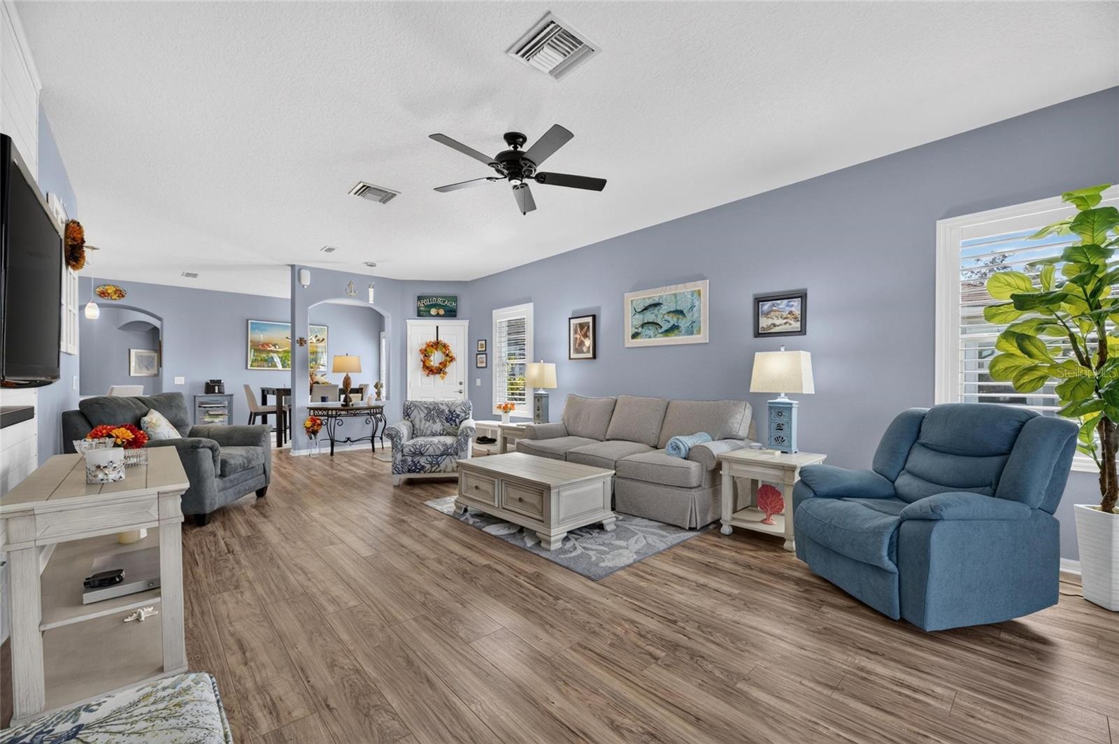 6817 SURREY OAK DR — photo 17