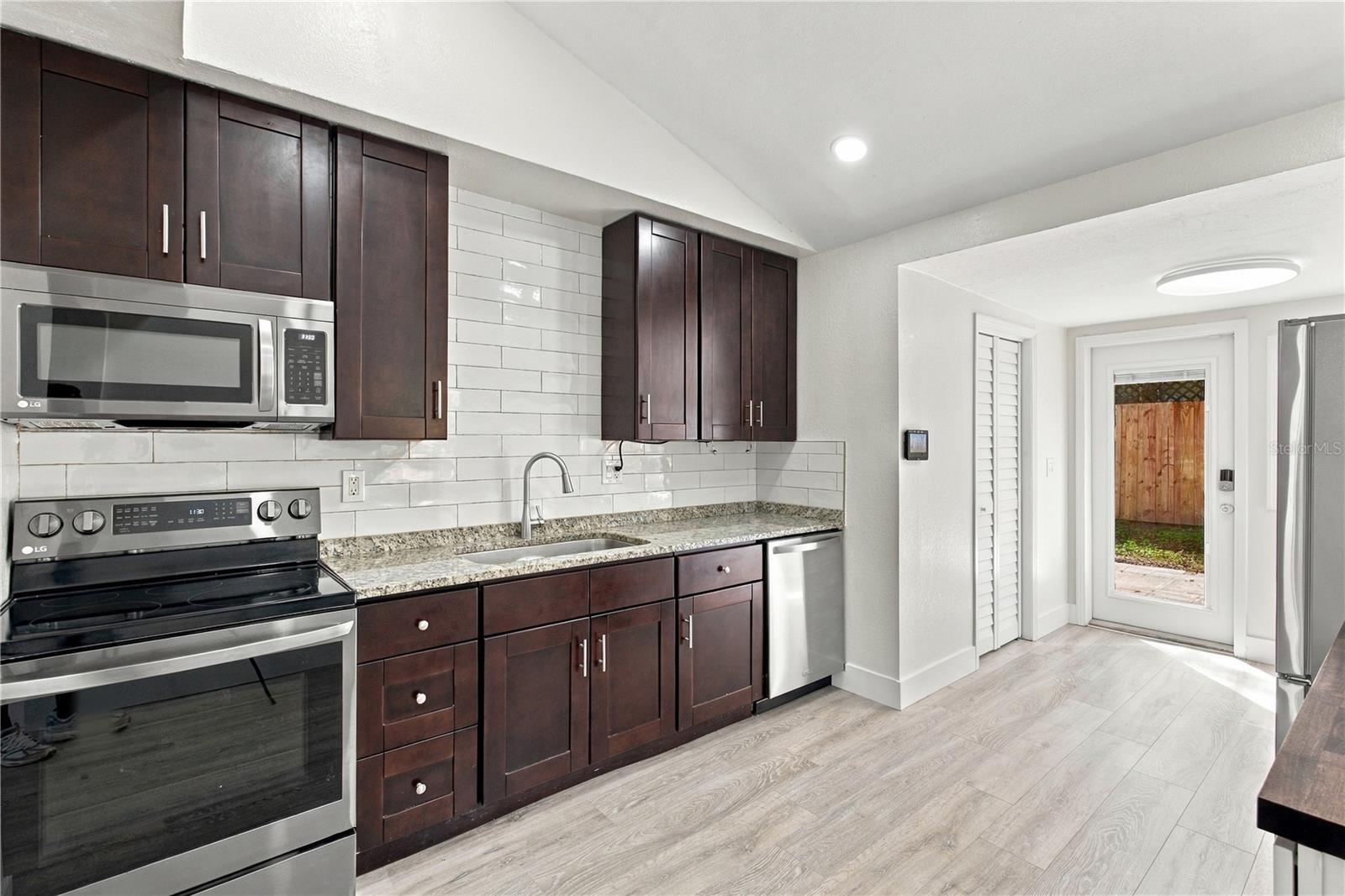 39 HAMILTON HEATH DR — photo 11