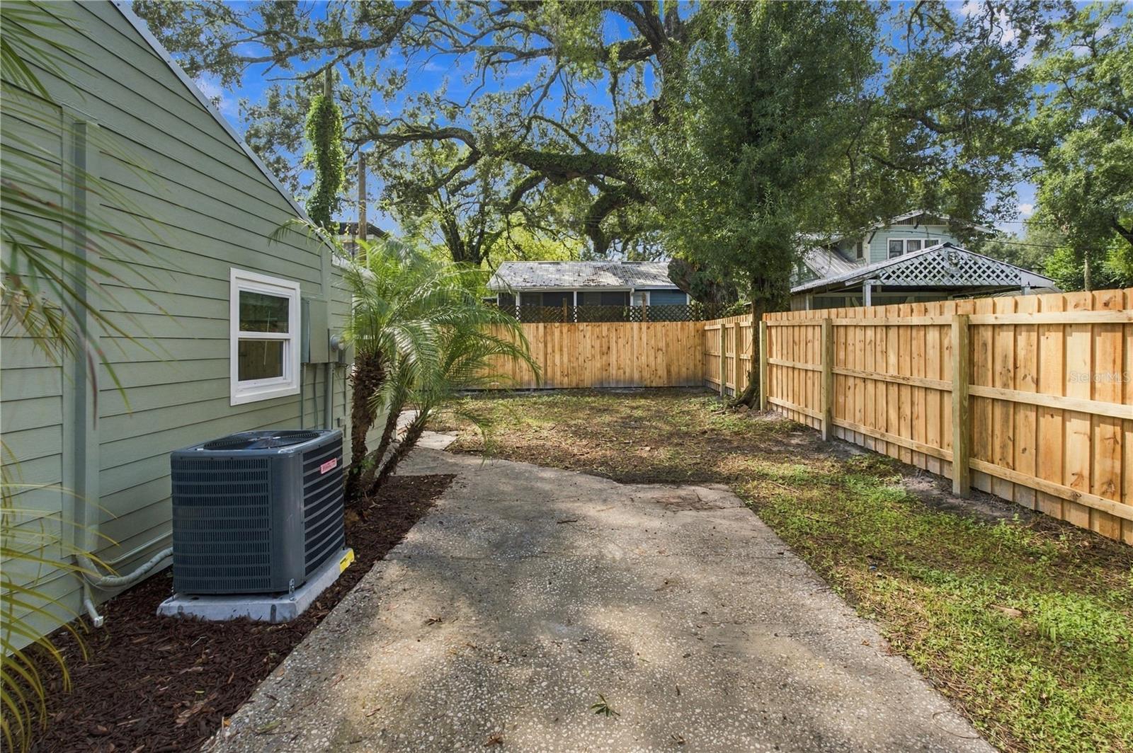 39 HAMILTON HEATH DR — photo 26