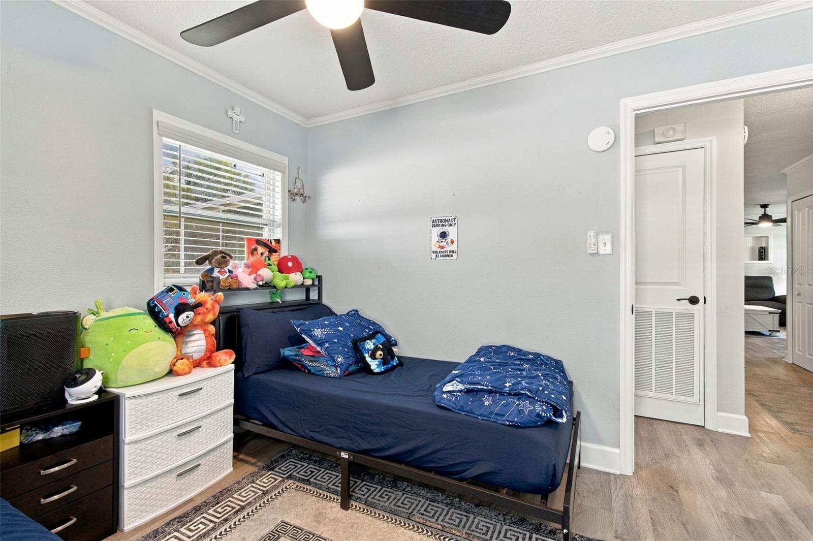 335 COUNTRY CLUB DR — photo 27
