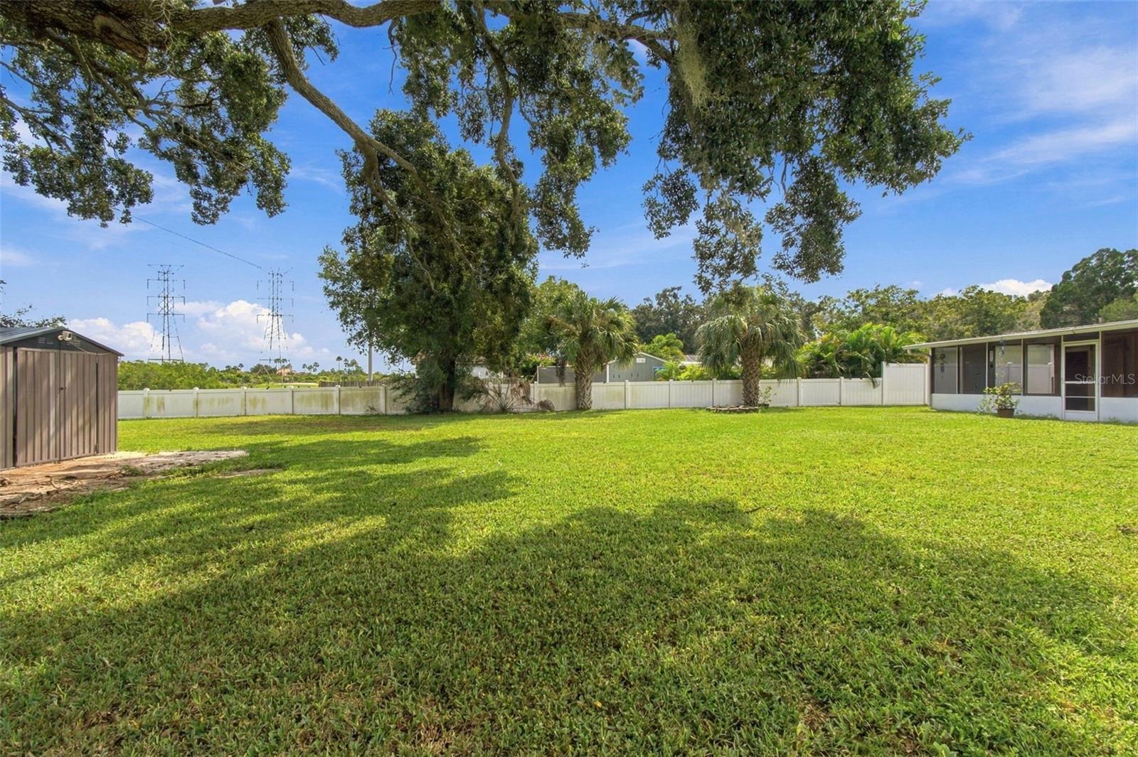 335 COUNTRY CLUB DR — photo 41