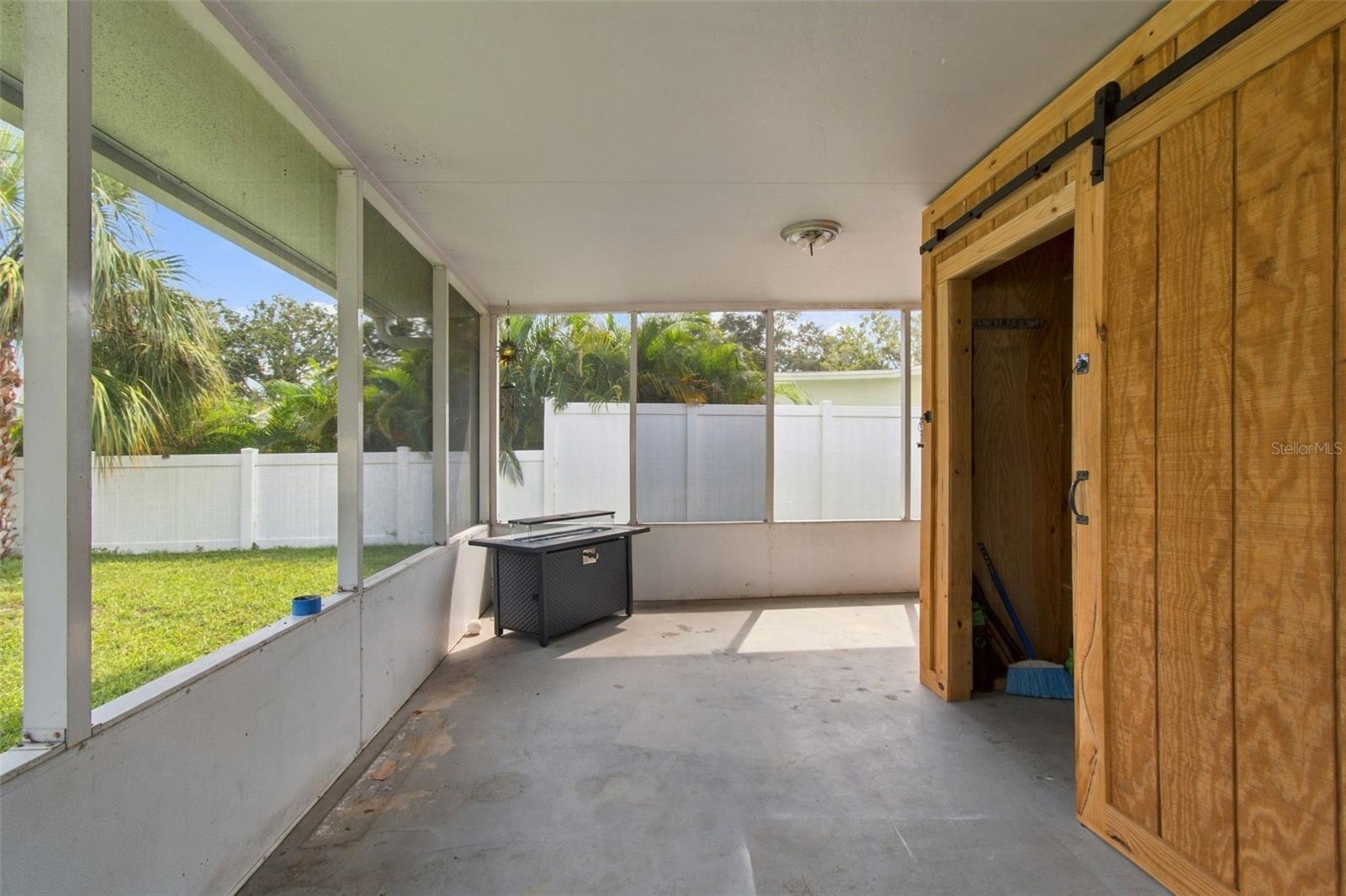 335 COUNTRY CLUB DR — photo 37