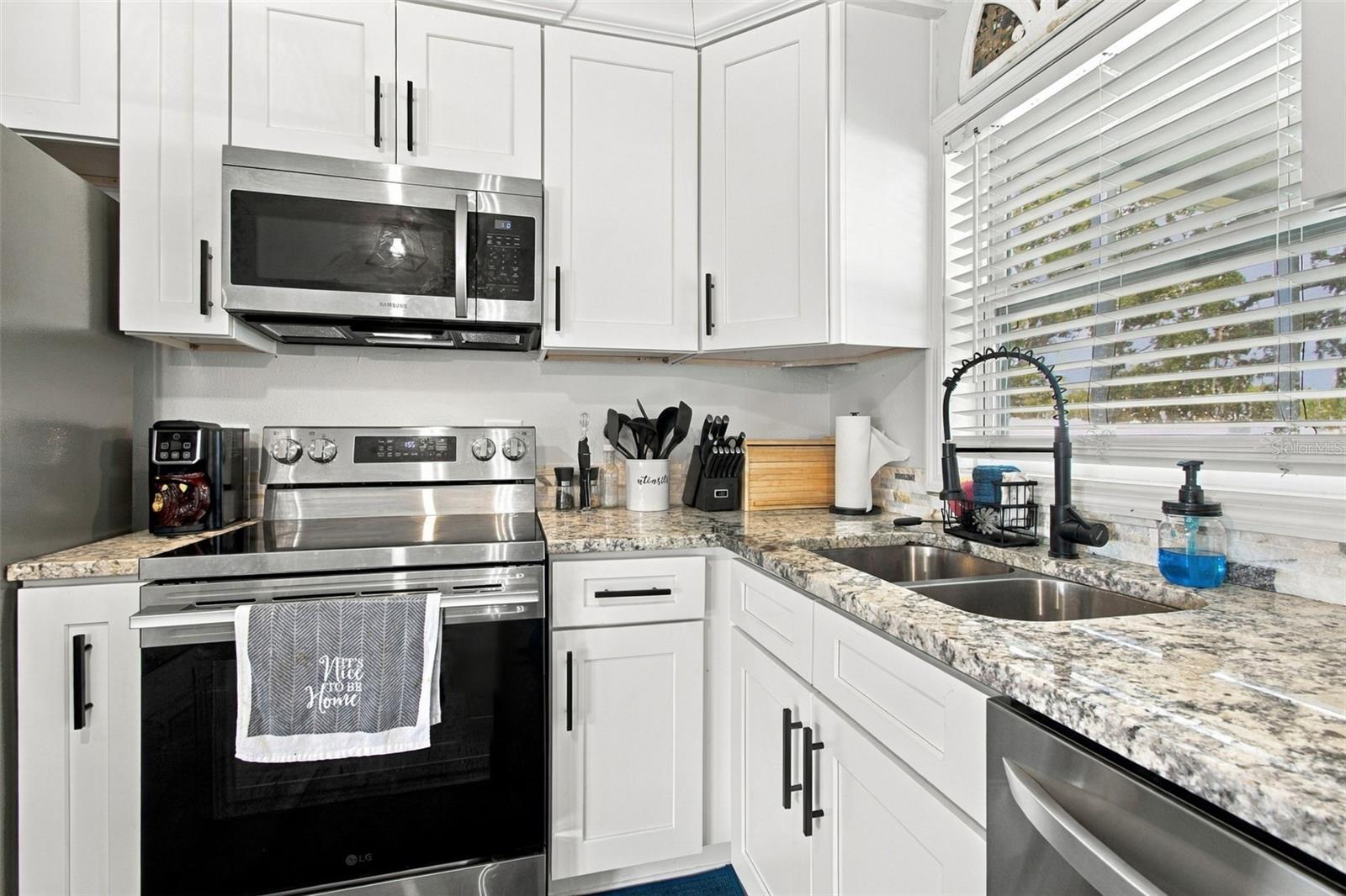 335 COUNTRY CLUB DR — photo 4