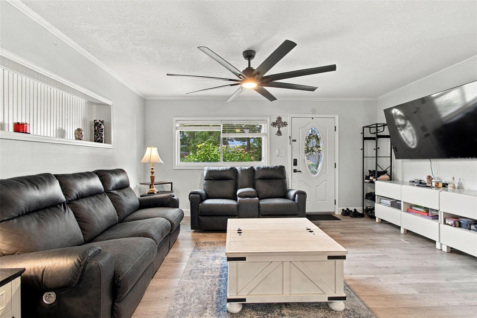 335 COUNTRY CLUB DR — photo 13