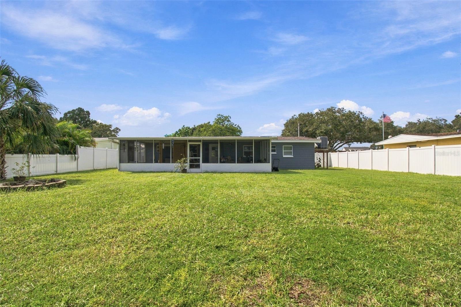335 COUNTRY CLUB DR — photo 46