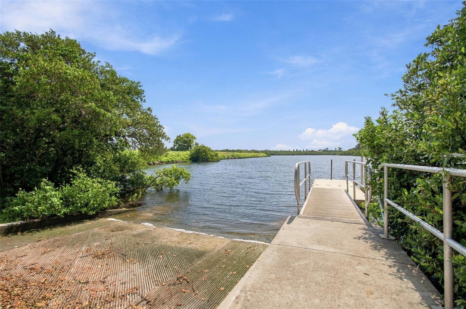 335 COUNTRY CLUB DR — photo 52