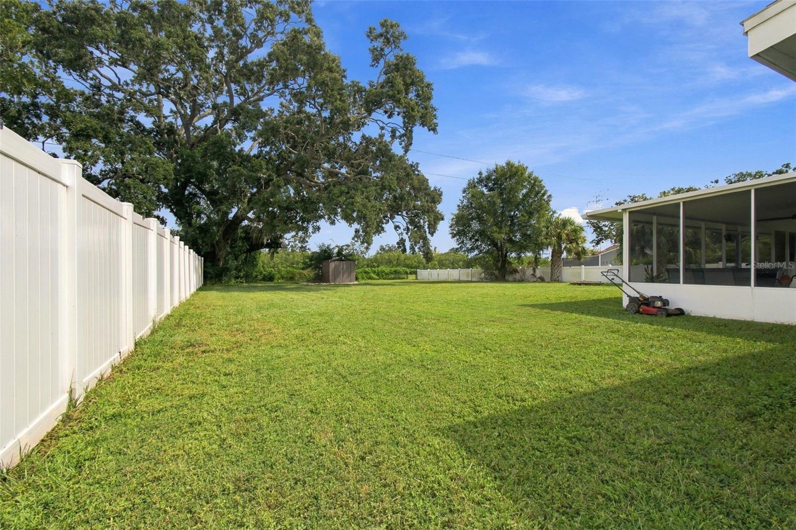 335 COUNTRY CLUB DR — photo 42