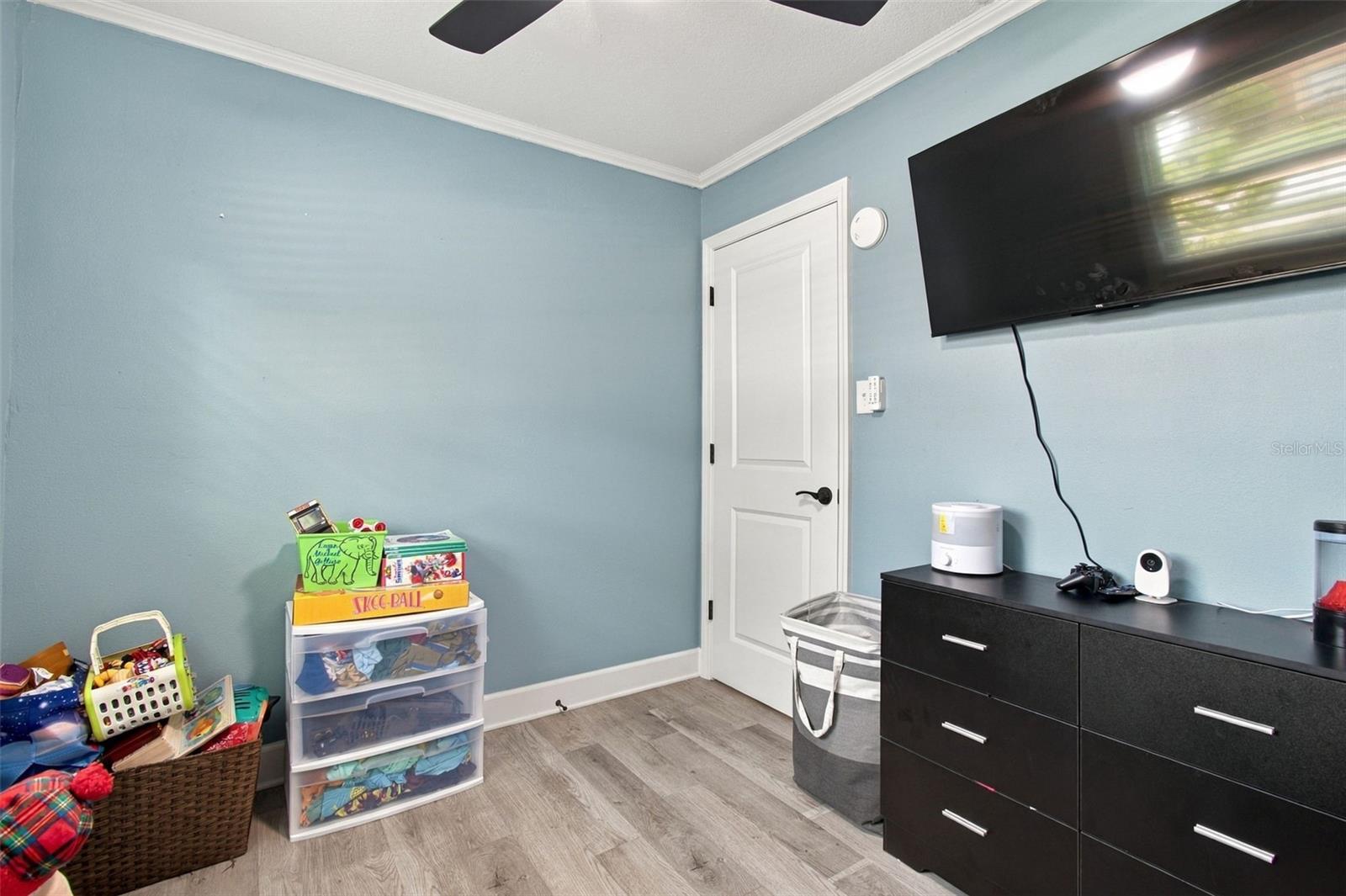 335 COUNTRY CLUB DR — photo 29