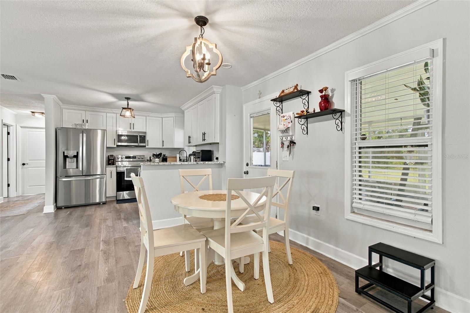 335 COUNTRY CLUB DR — photo 6