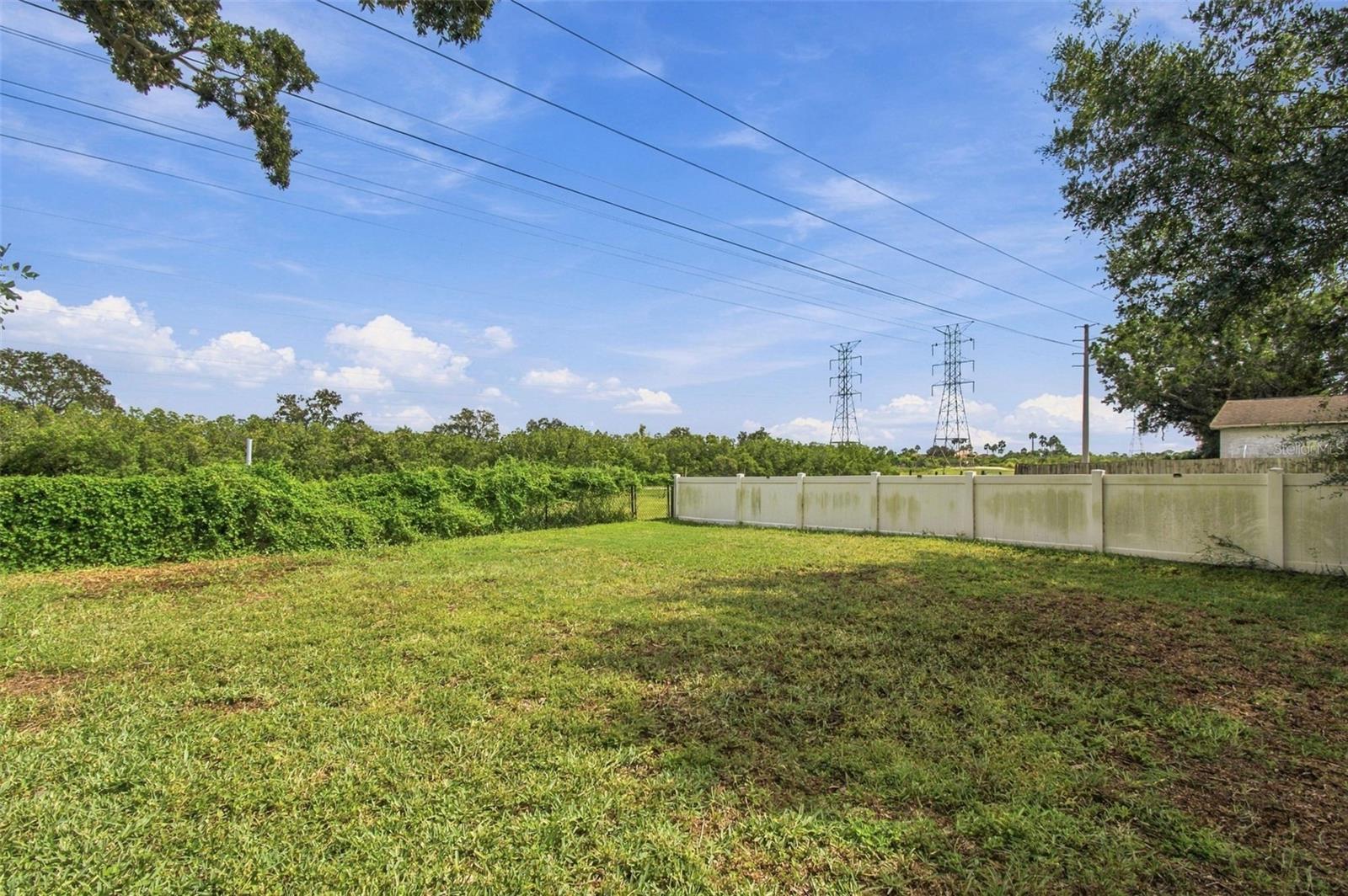 335 COUNTRY CLUB DR — photo 47