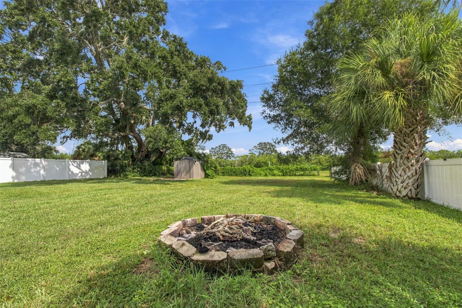335 COUNTRY CLUB DR — photo 48