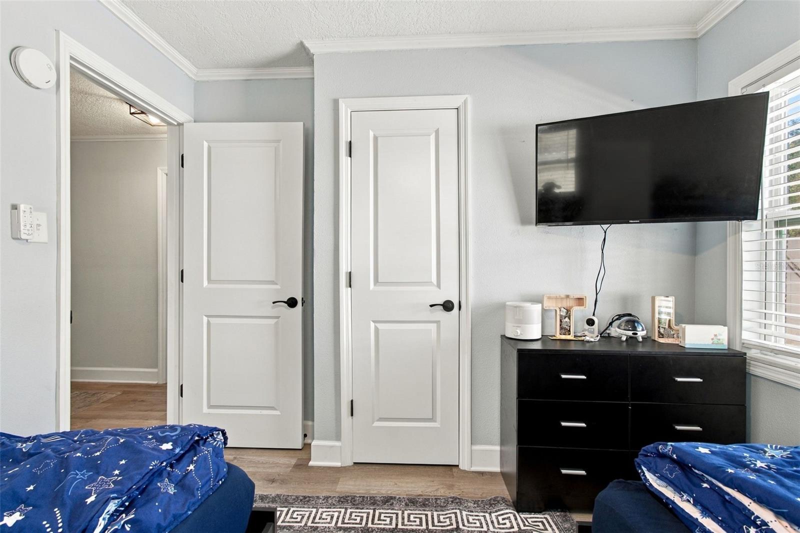 335 COUNTRY CLUB DR — photo 32