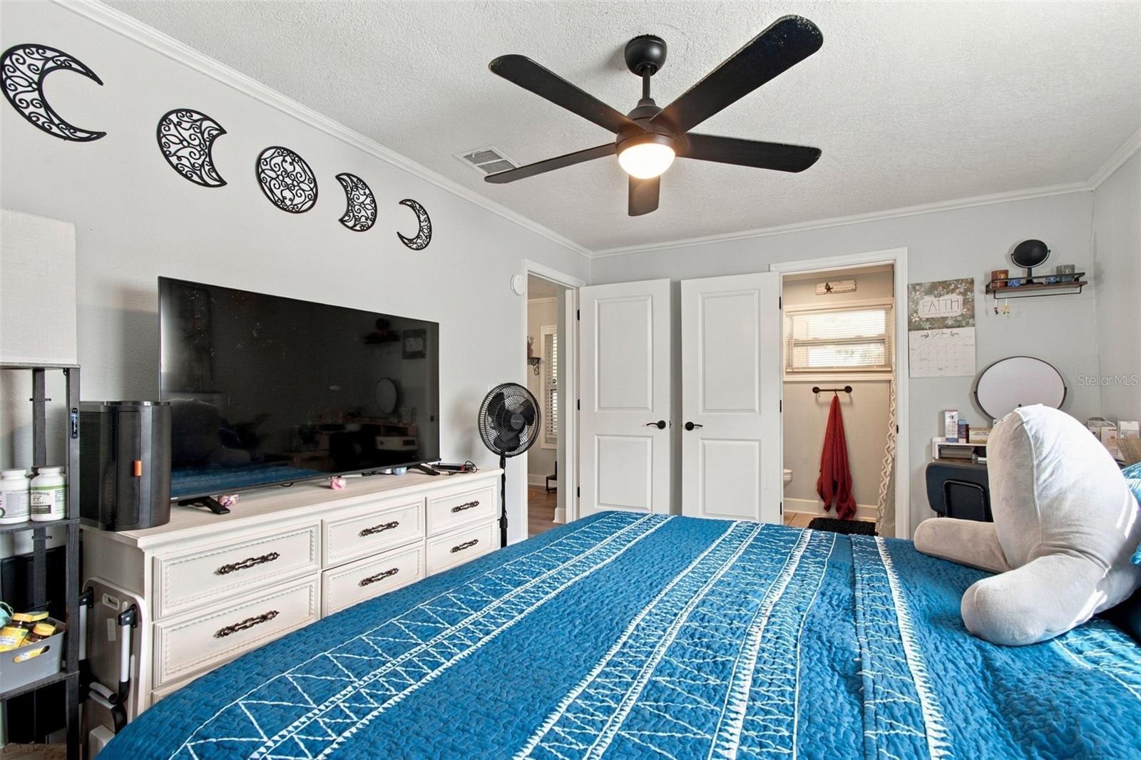 335 COUNTRY CLUB DR — photo 19