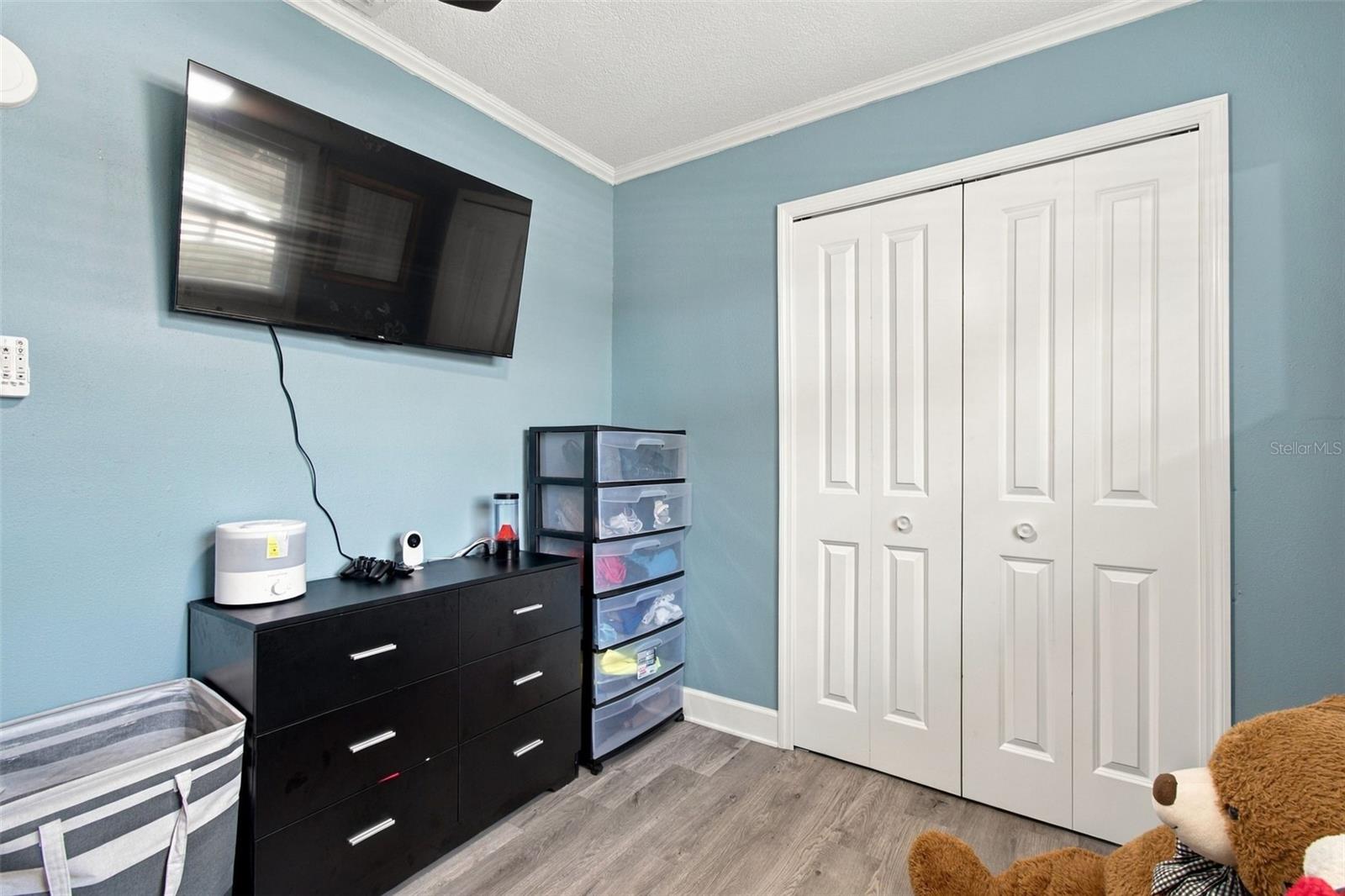 335 COUNTRY CLUB DR — photo 28