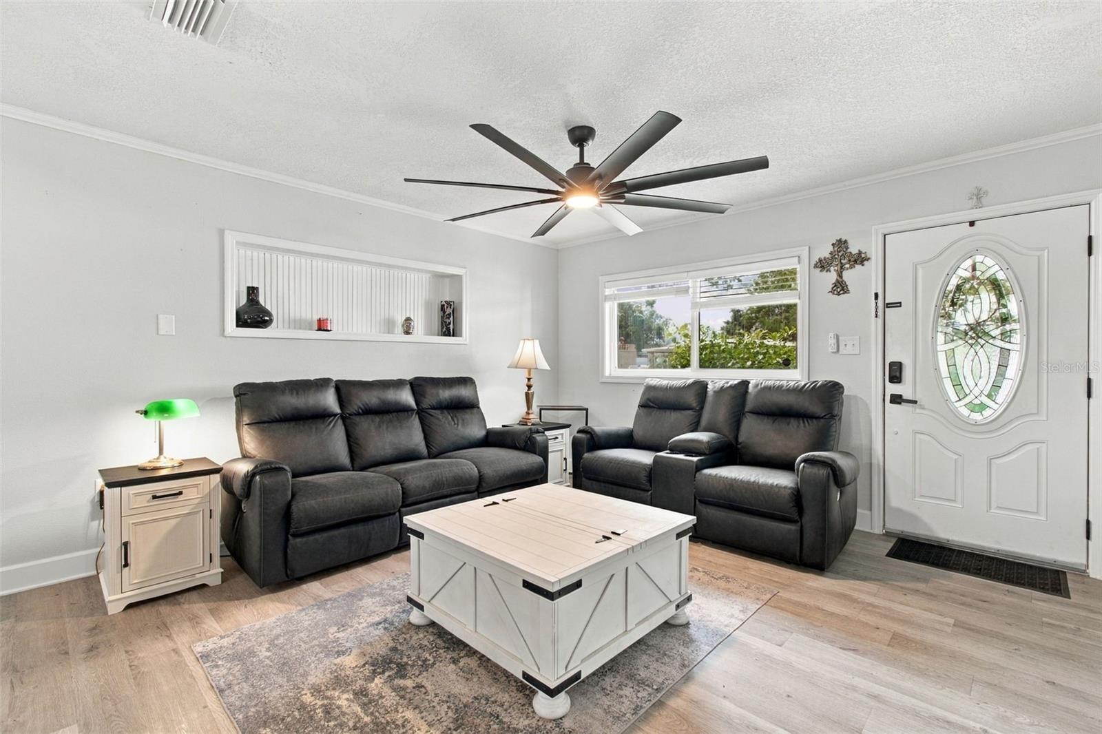 335 COUNTRY CLUB DR — photo 12
