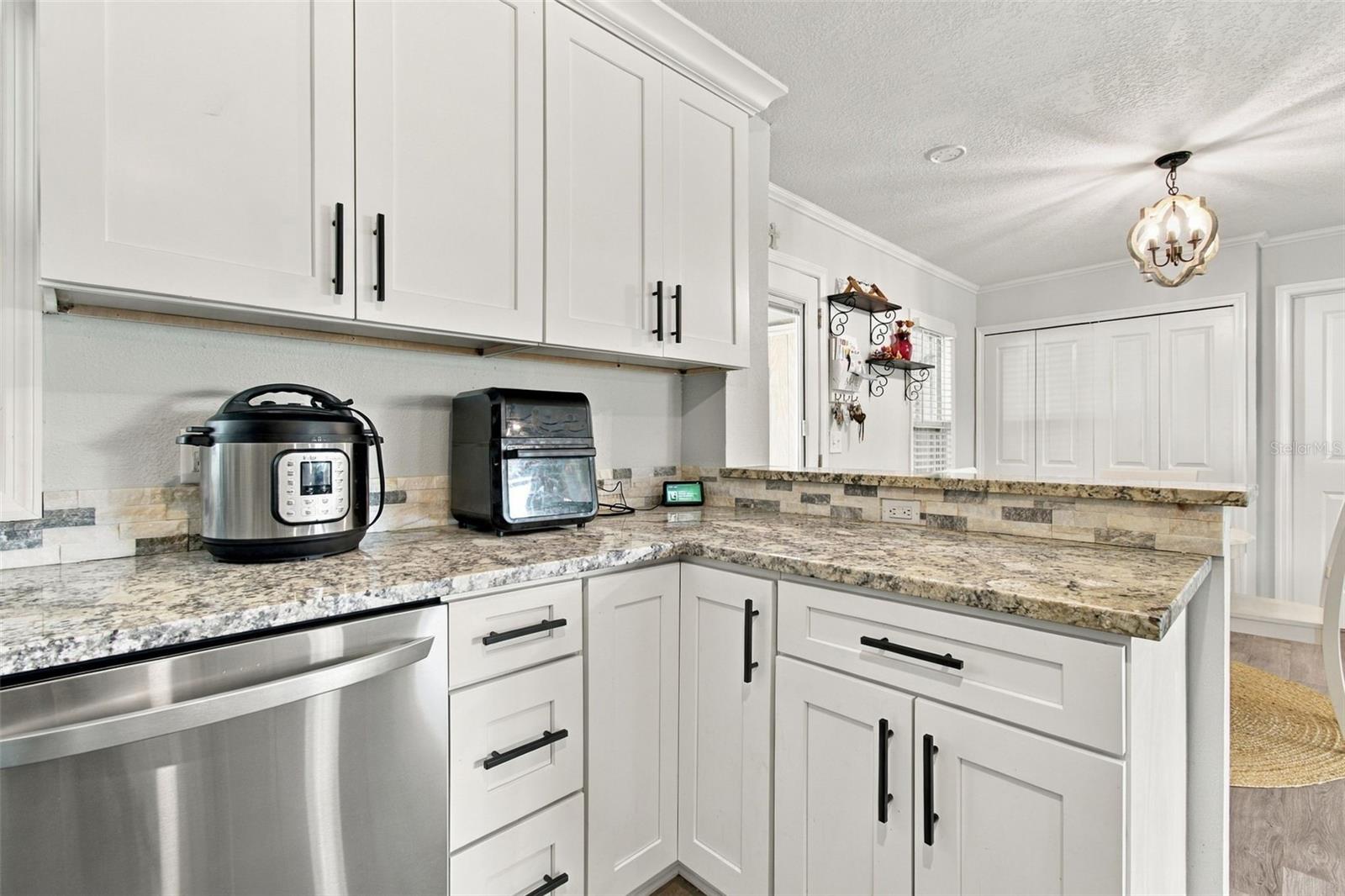 335 COUNTRY CLUB DR — photo 15
