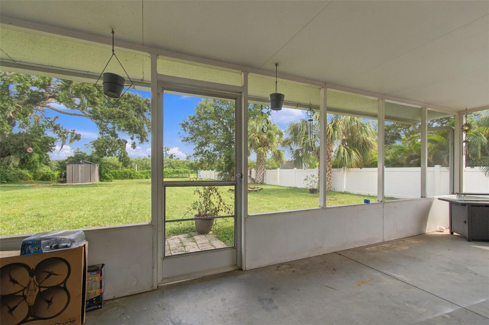 335 COUNTRY CLUB DR — photo 36