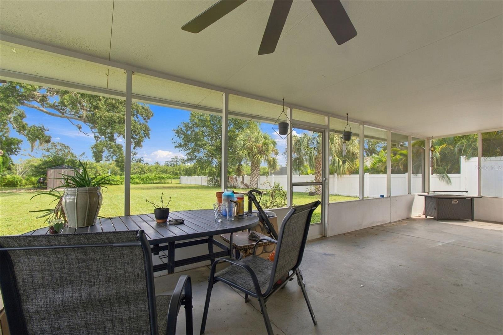 335 COUNTRY CLUB DR — photo 35