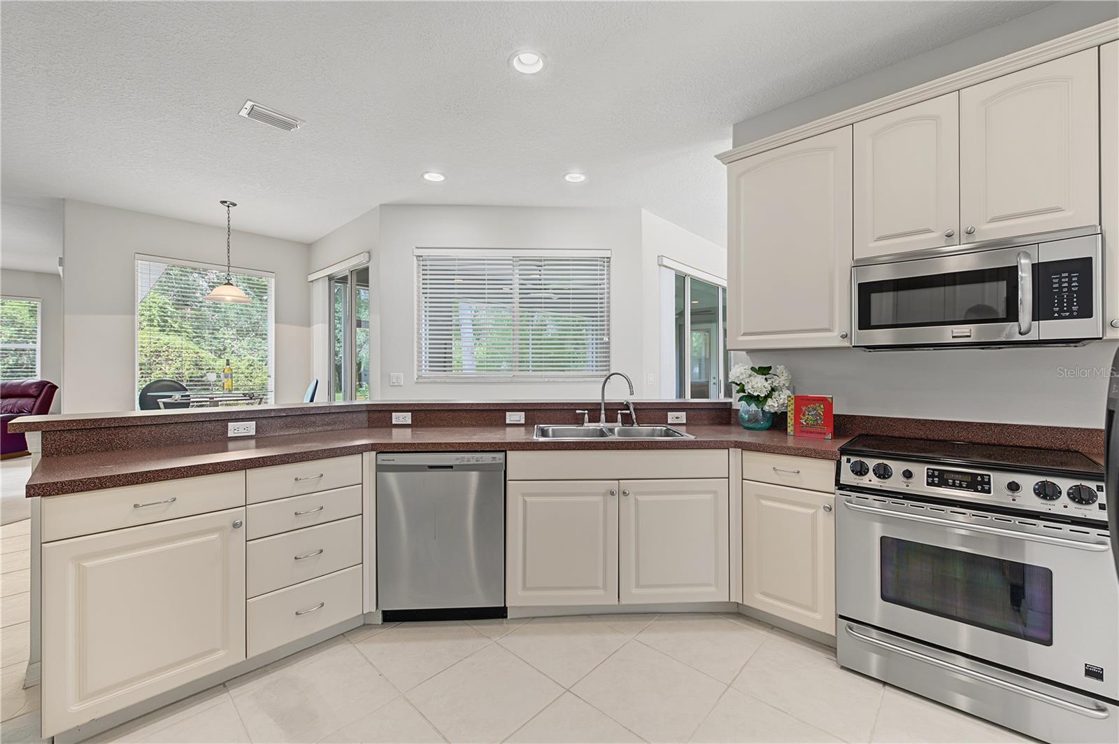 915 LAKE THOMAS LN — photo 14