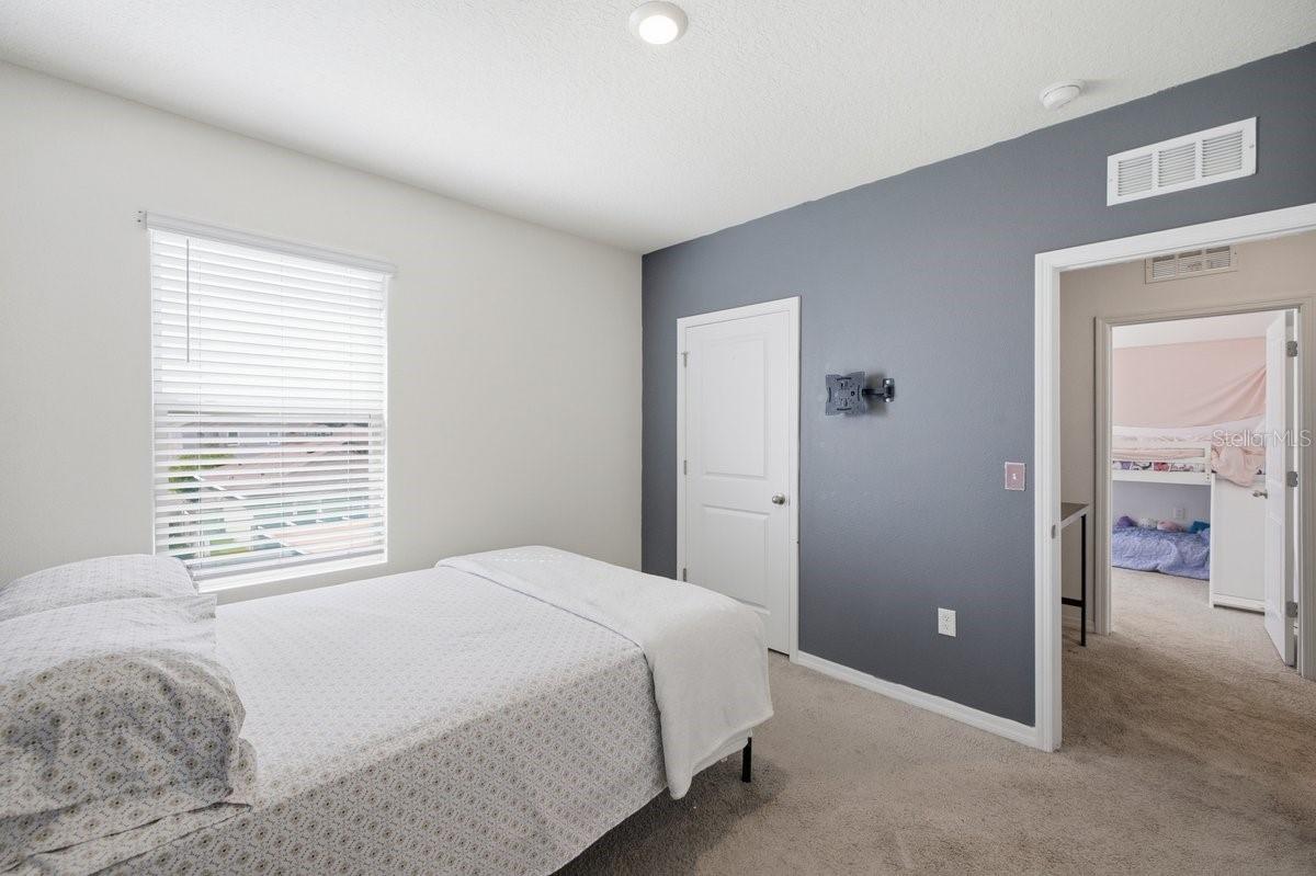 17063 OVAL RUM DR — photo 19