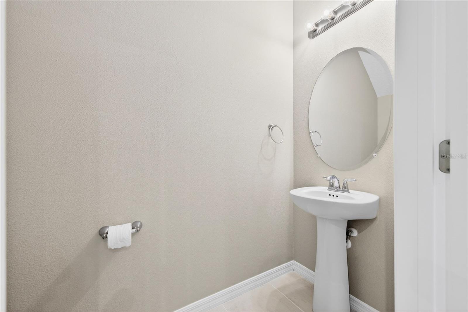 6425 FAIRMONT LN — photo 30