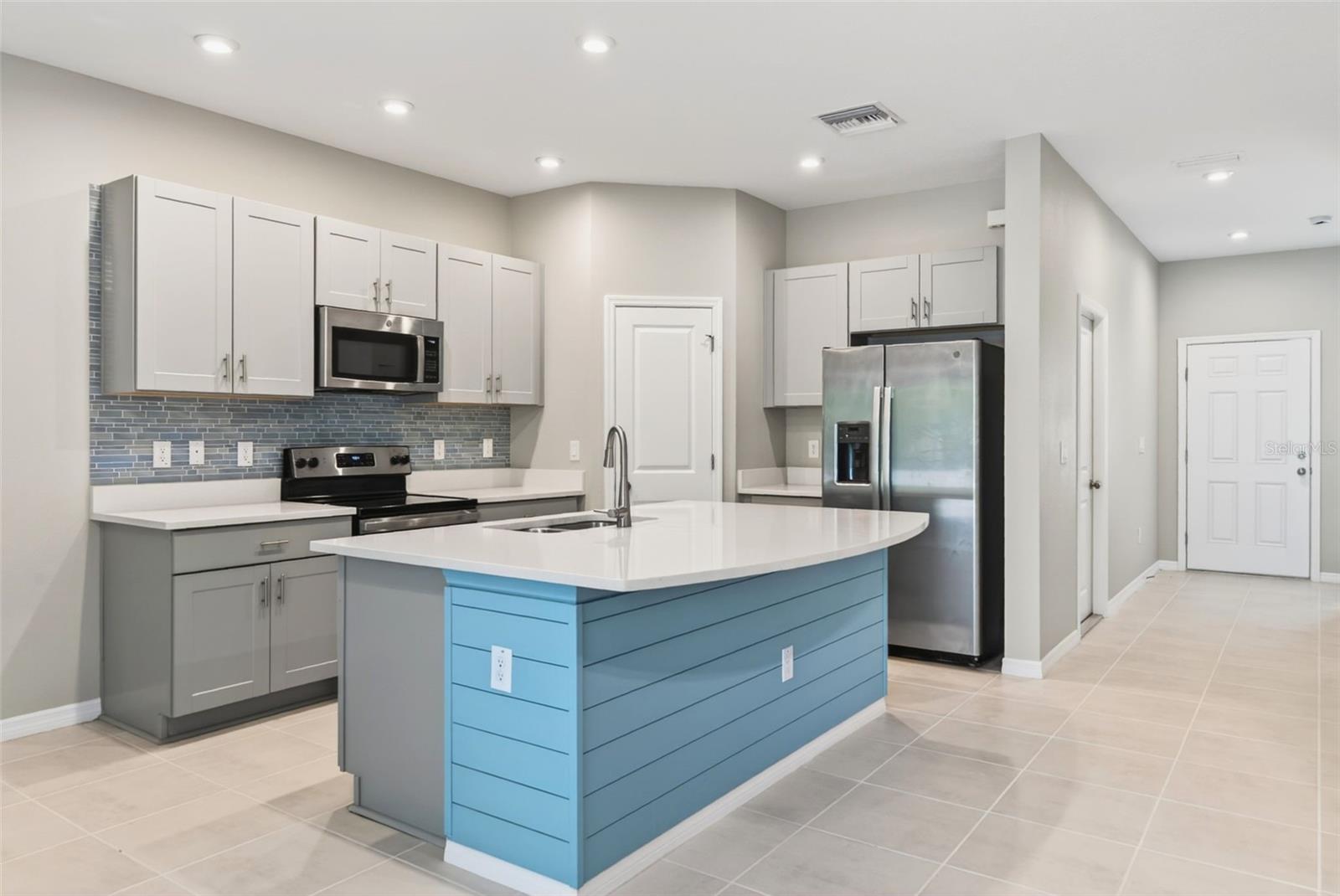 6425 FAIRMONT LN — photo 15