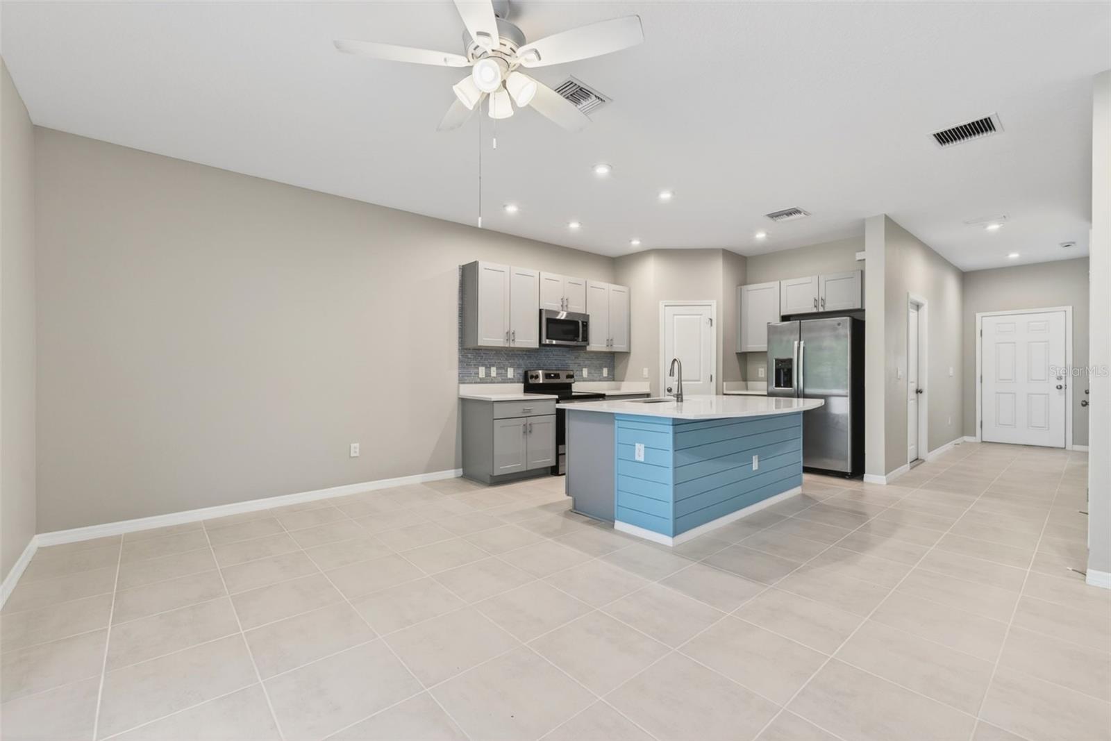 6425 FAIRMONT LN — photo 11