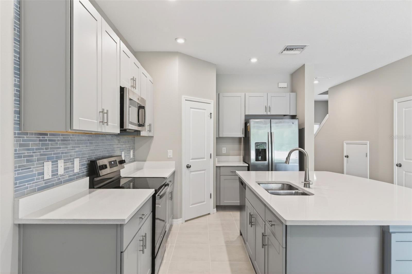 6425 FAIRMONT LN — photo 20