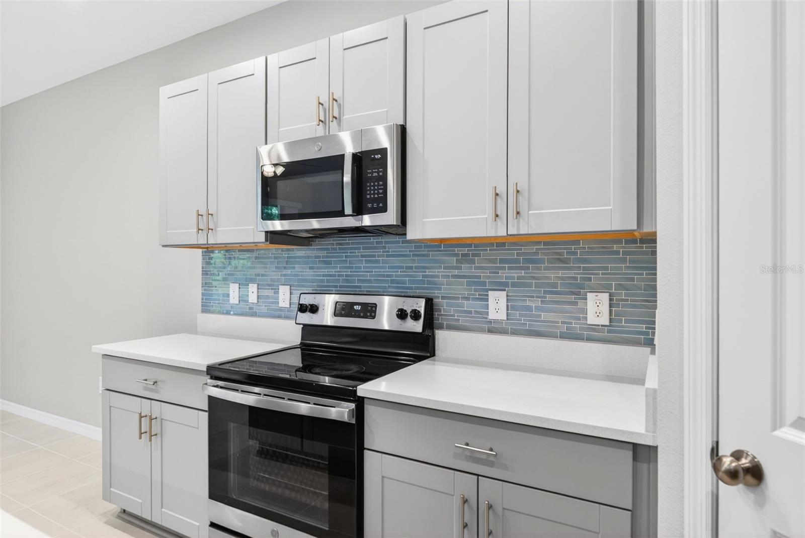 6425 FAIRMONT LN — photo 17